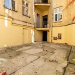 Main Square Homely Apartment